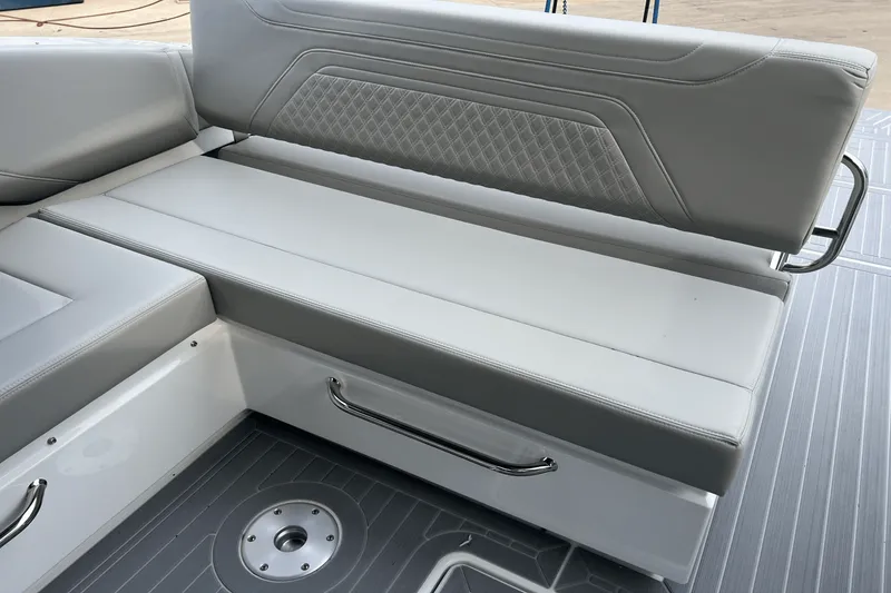 Slide: The Image of Cruisers Yachts 34 GLS 2025 - 28