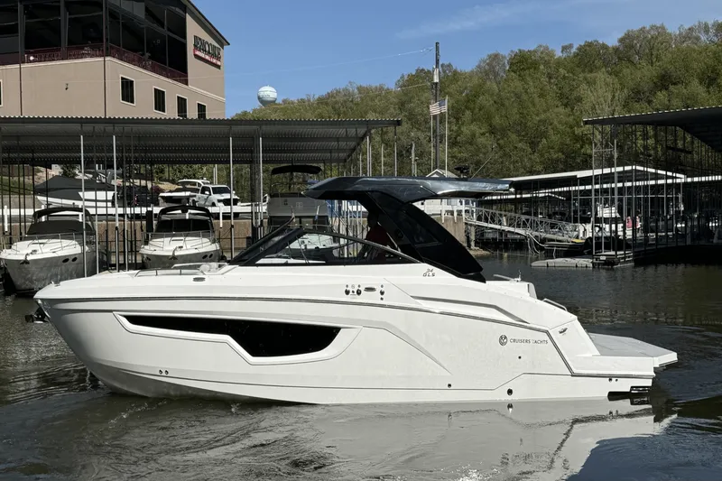 Slide: The Image of Cruisers Yachts 34 GLS 2025 - 3