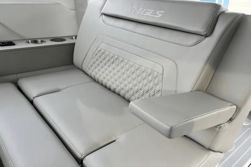 Slide: The Image of Cruisers Yachts 34 GLS 2025 - 34