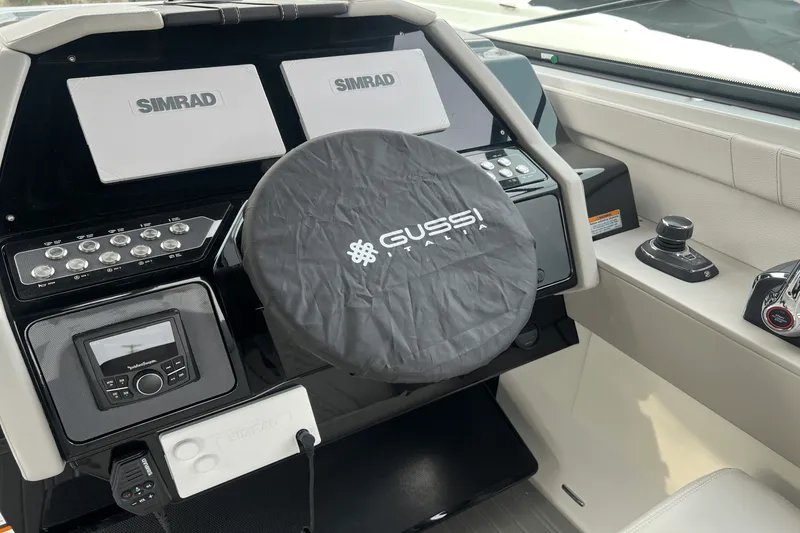 Slide: The Image of Cruisers Yachts 34 GLS 2025 - 35