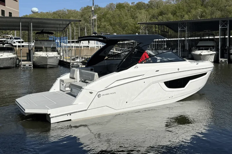 Slide: The Image of Cruisers Yachts 34 GLS 2025 - 4