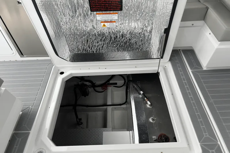 Slide: The Image of Cruisers Yachts 34 GLS 2025 - 44