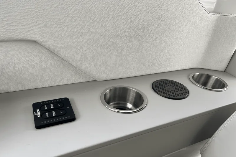 Slide: The Image of Cruisers Yachts 34 GLS 2025 - 45