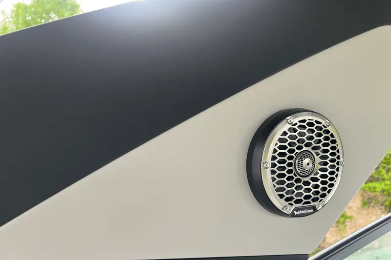 Slide: The Image of Cruisers Yachts 34 GLS 2025 - 46