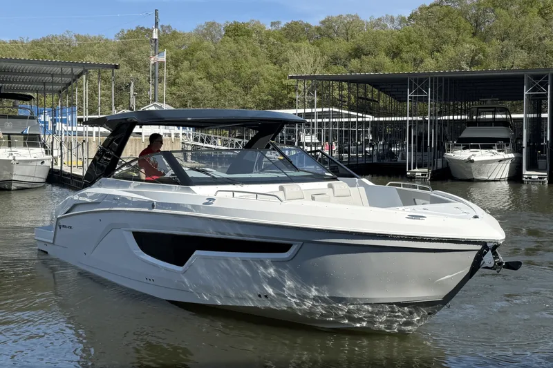 Slide: The Image of Cruisers Yachts 34 GLS 2025 - 5