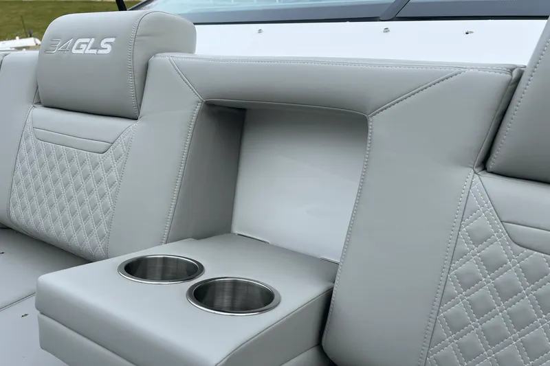 Slide: The Image of Cruisers Yachts 34 GLS 2025 - 53