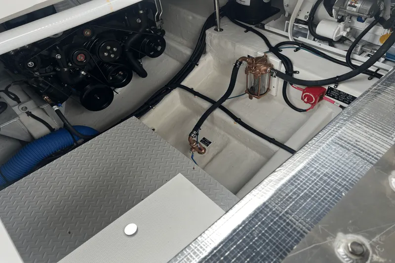 Slide: The Image of Cruisers Yachts 34 GLS 2025 - 56