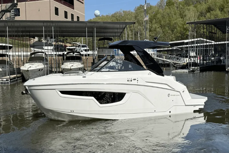 Slide: The Image of Cruisers Yachts 34 GLS 2025 - 6