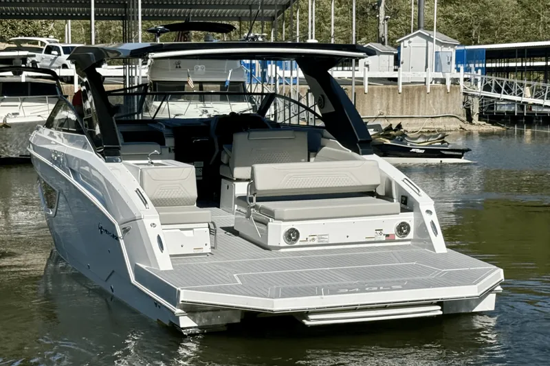 Slide: The Image of Cruisers Yachts 34 GLS 2025 - 9