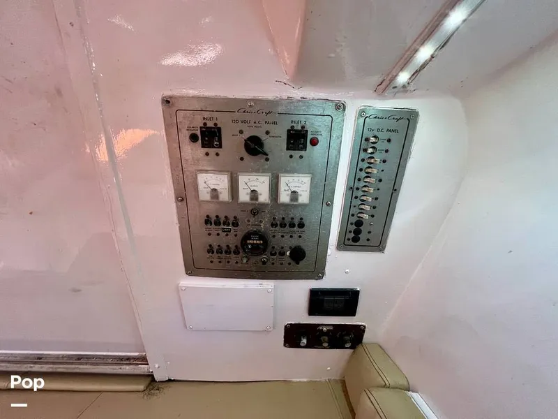 Slide: The Image of Chris-Craft 333 Commander Sport 1985 - 11174104