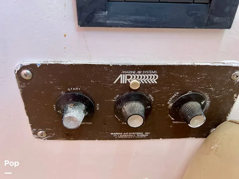 Slide: The Image of Chris-Craft 333 Commander Sport 1985 - 11174106