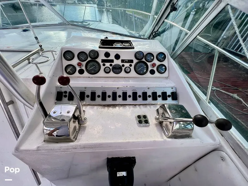 Slide: The Image of Chris-Craft 333 Commander Sport 1985 - 11173868