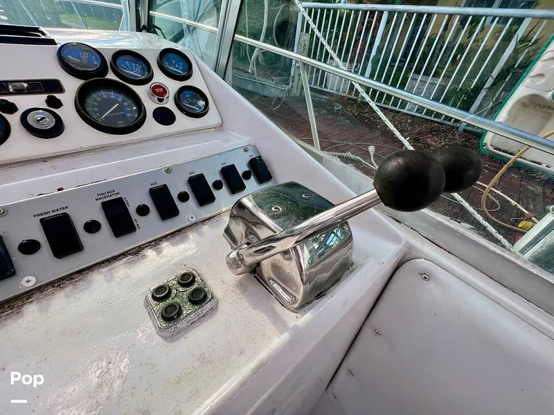 Slide: The Image of Chris-Craft 333 Commander Sport 1985 - 11173870