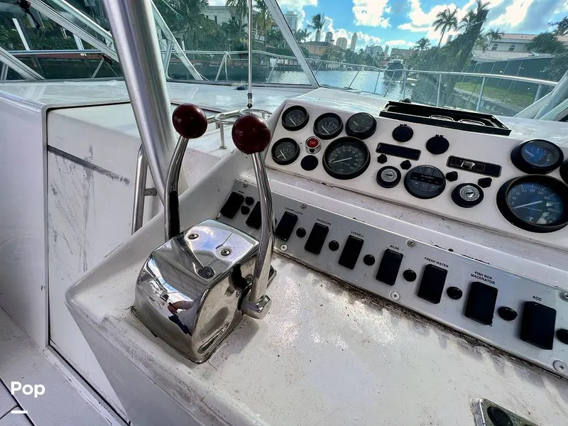 Slide: The Image of Chris-Craft 333 Commander Sport 1985 - 11173872