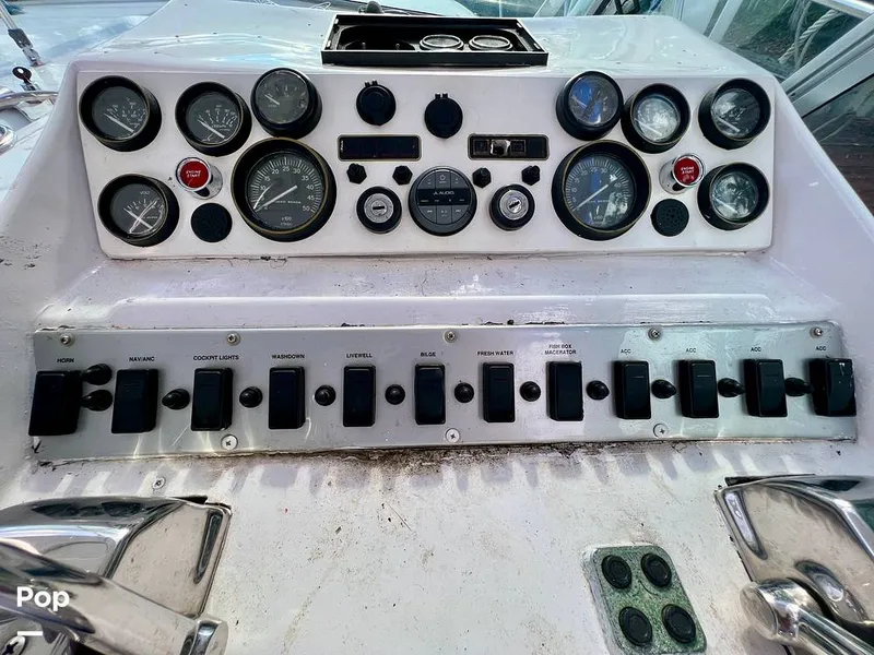 Slide: The Image of Chris-Craft 333 Commander Sport 1985 - 11173874