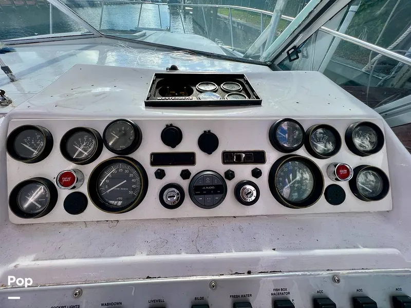 Slide: The Image of Chris-Craft 333 Commander Sport 1985 - 11173876