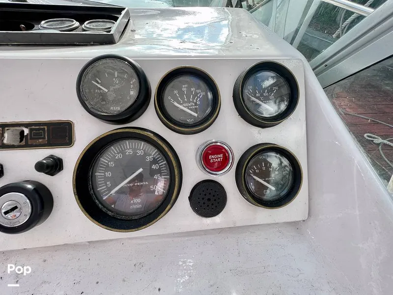 Slide: The Image of Chris-Craft 333 Commander Sport 1985 - 11173880