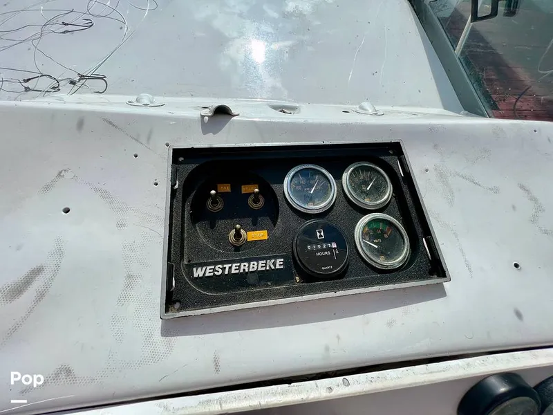 Slide: The Image of Chris-Craft 333 Commander Sport 1985 - 11173885