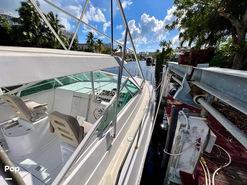 Slide: The Image of Chris-Craft 333 Commander Sport 1985 - 11173907