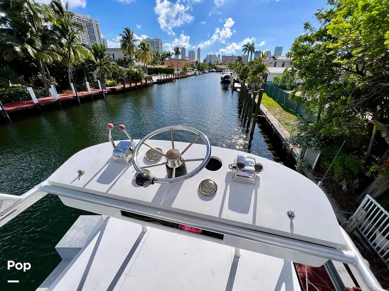 Slide: The Image of Chris-Craft 333 Commander Sport 1985 - 11173935