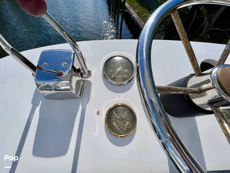 Slide: The Image of Chris-Craft 333 Commander Sport 1985 - 11173947