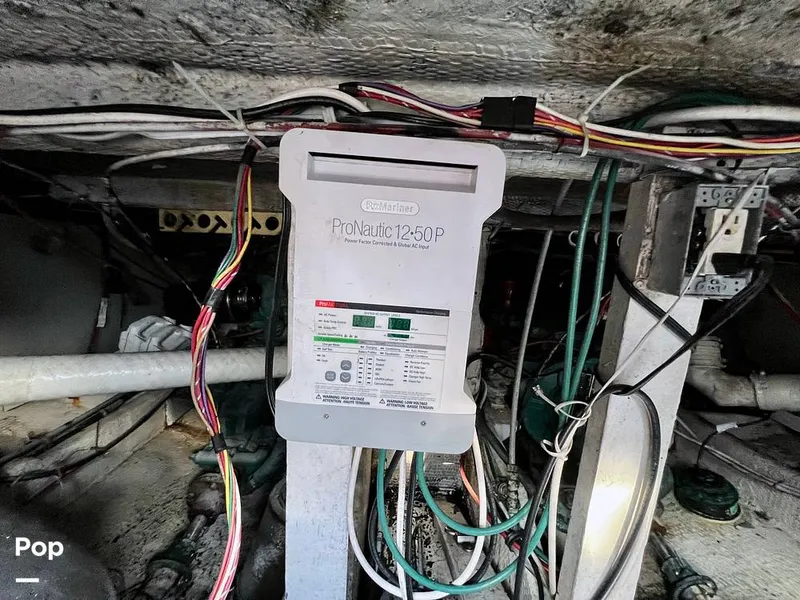 Slide: The Image of Chris-Craft 333 Commander Sport 1985 - 11173979