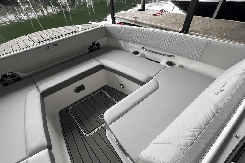 Slide: The Image of Sea Ray SDX 270 Surf 2025 - 25