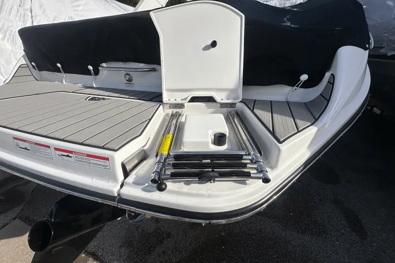 Slide: The Image of Sea Ray SDX 270 Surf 2025 - 31