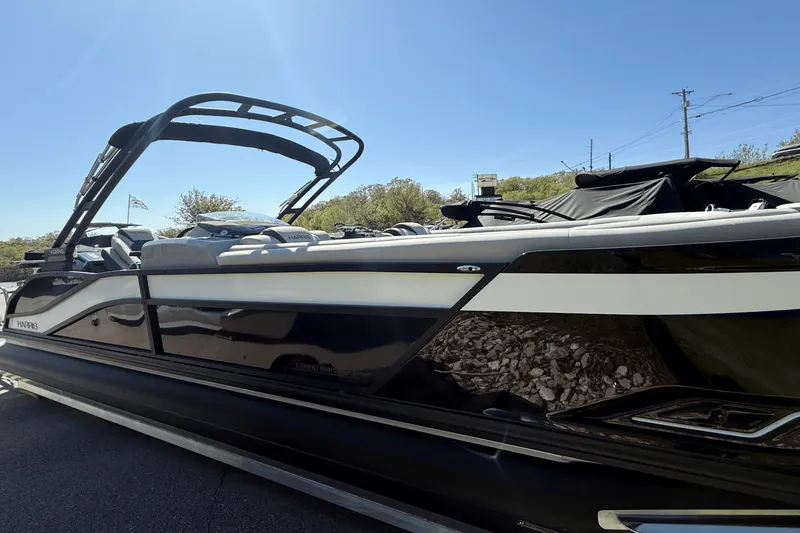 Slide: The Image of Harris Grand Mariner 250 2025 - 1