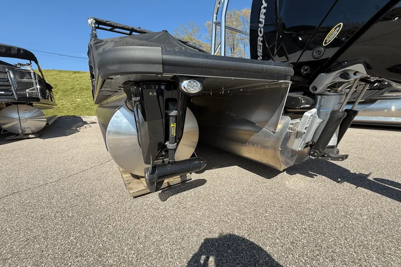 Slide: The Image of Harris Grand Mariner 250 2025 - 10