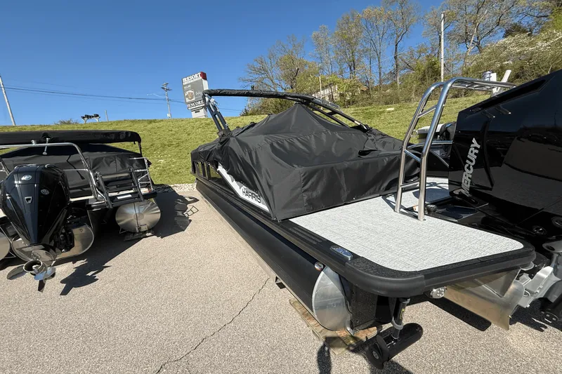 Slide: The Image of Harris Grand Mariner 250 2025 - 11