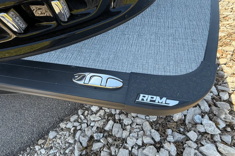 Slide: The Image of Harris Grand Mariner 250 2025 - 13