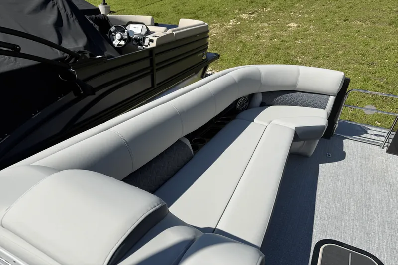 Slide: The Image of Harris Grand Mariner 250 2025 - 25