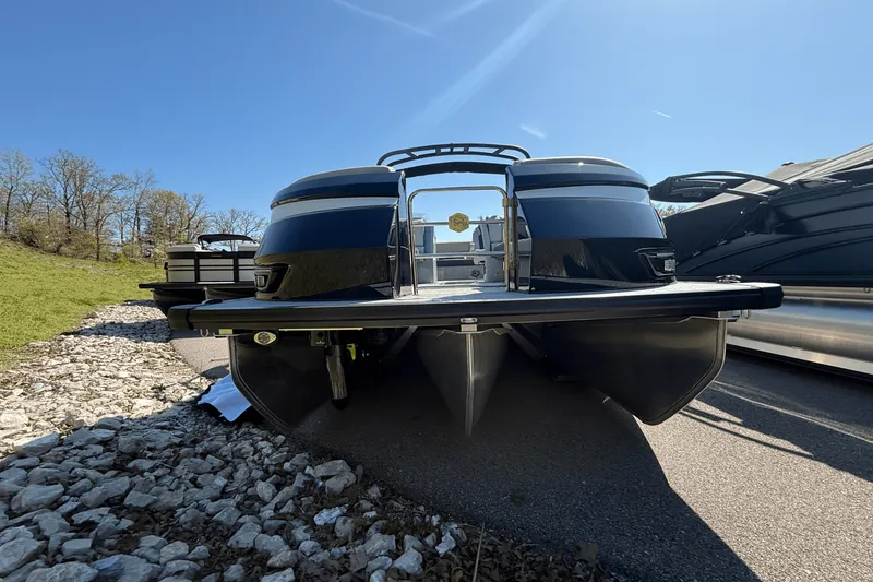 Slide: The Image of Harris Grand Mariner 250 2025 - 3