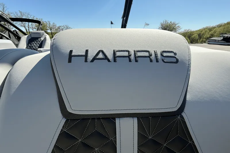 Slide: The Image of Harris Grand Mariner 250 2025 - 30