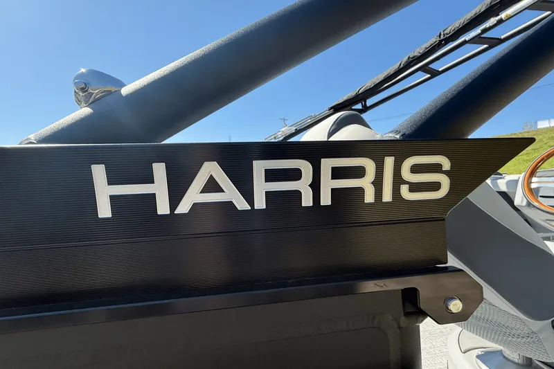 Slide: The Image of Harris Grand Mariner 250 2025 - 31