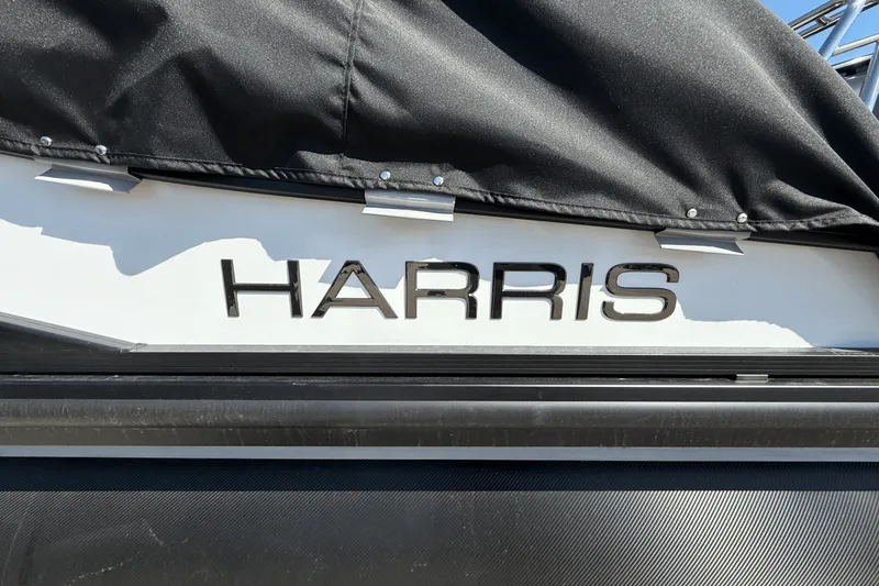 Slide: The Image of Harris Grand Mariner 250 2025 - 8