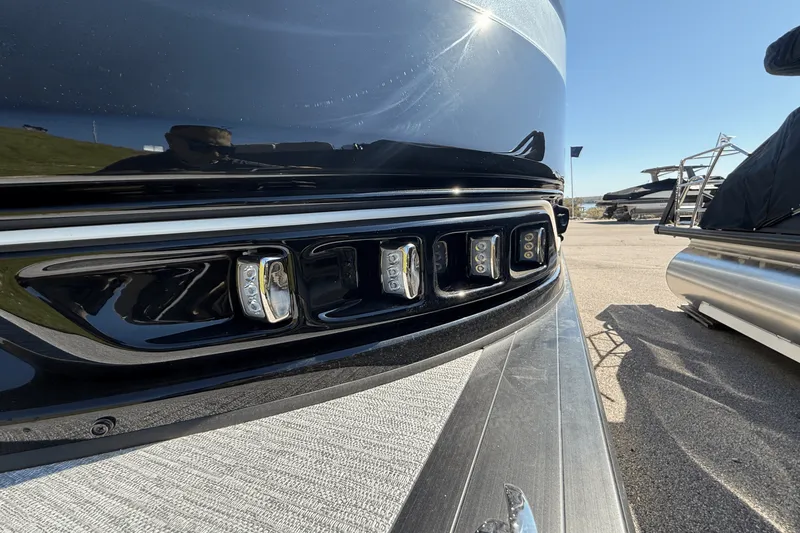 Slide: The Image of Harris Grand Mariner 250 2025 - 9