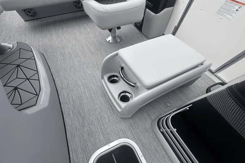 Slide: The Image of Harris Grand Mariner 250 2025 - 10