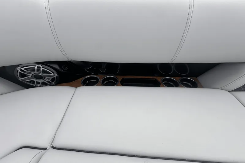 Slide: The Image of Harris Grand Mariner 250 2025 - 11