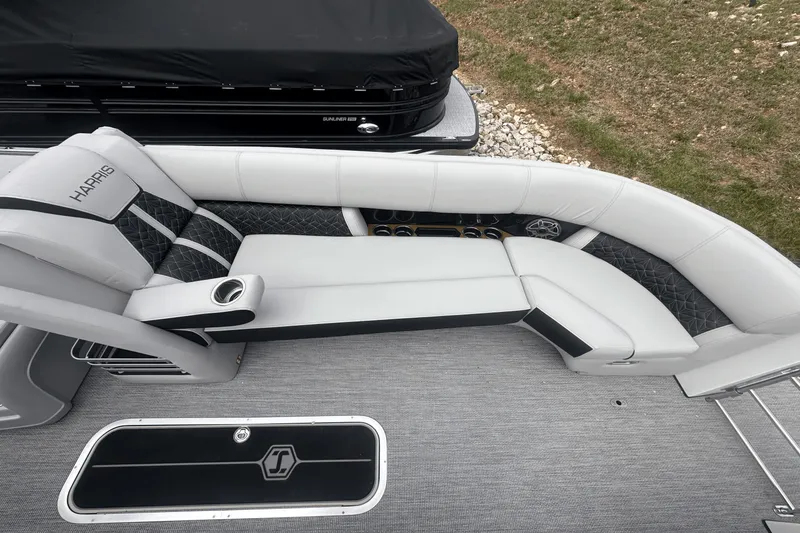 Slide: The Image of Harris Grand Mariner 250 2025 - 13