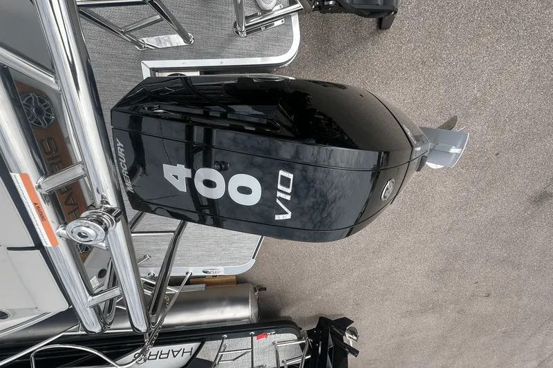 Slide: The Image of Harris Grand Mariner 250 2025 - 18