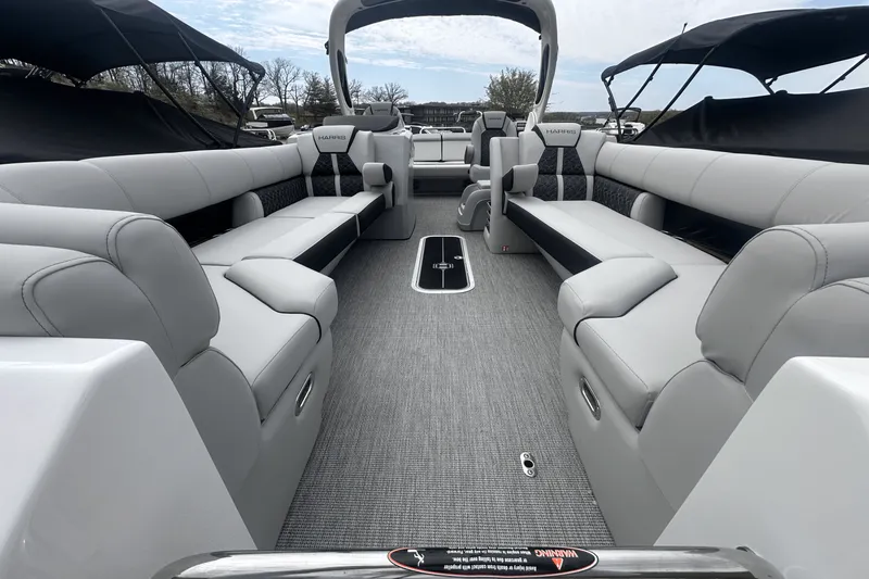 Slide: The Image of Harris Grand Mariner 250 2025 - 2