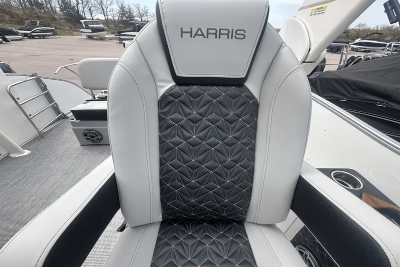 Slide: The Image of Harris Grand Mariner 250 2025 - 21
