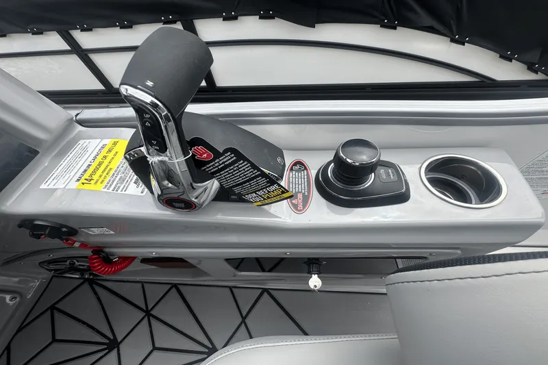 Slide: The Image of Harris Grand Mariner 250 2025 - 23