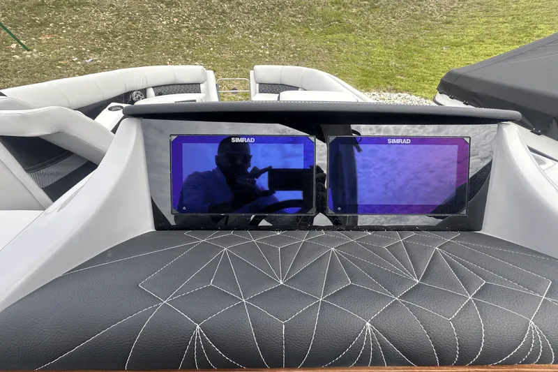 Slide: The Image of Harris Grand Mariner 250 2025 - 25