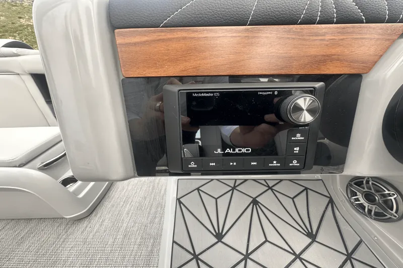 Slide: The Image of Harris Grand Mariner 250 2025 - 26