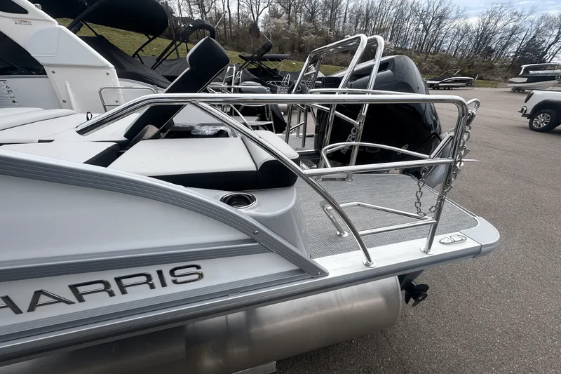 Slide: The Image of Harris Grand Mariner 250 2025 - 6