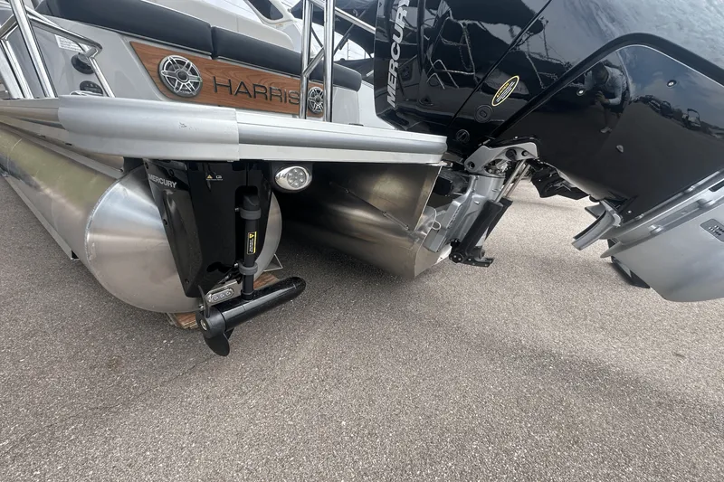 Slide: The Image of Harris Grand Mariner 250 2025 - 8