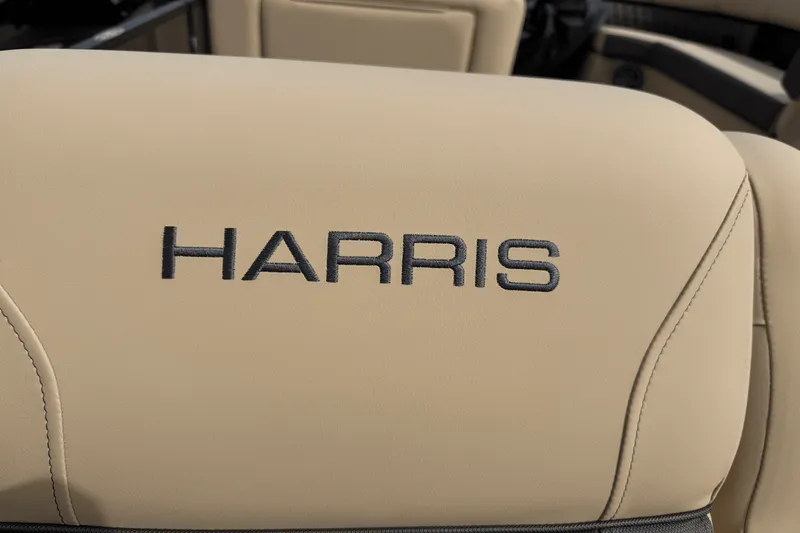 Slide: The Image of Harris 230 Sunliner 2025 - 11
